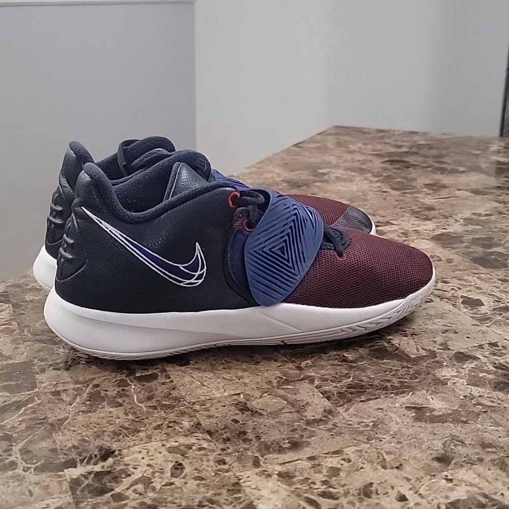 Nike Kyrie Flytrap 3 EP 'Obsidian Boys Youth Size 7 Sneakers